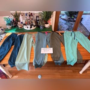 Lot — 7 pairs women’s fig scrub pants.